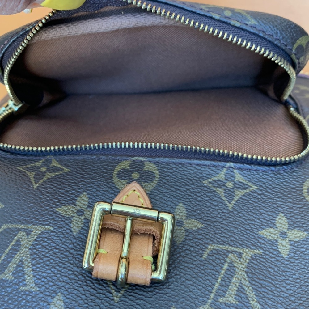 Beautiful Louis Vuitton Montsouris MM Backpack - Picture 5 of 16